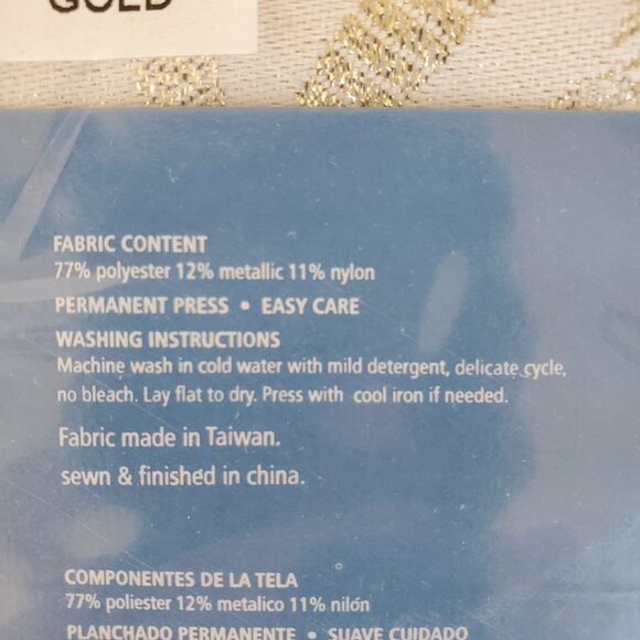 Avon 4 Pack Cloth Napkins 17"x17" Gold Metallic Christmas Holidays Snowflake - Picture 4 of 5